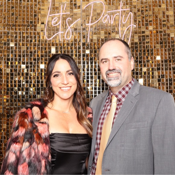 Meet your Posher, Megan - Picture 2 of 2